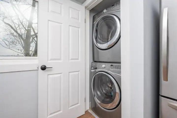 Centre Street Upper 2Bedsuite 4408 YYC Kültér fotó